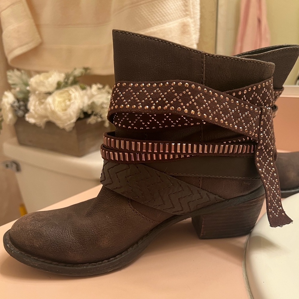 Gianni Bini  ankle boots women’s size 6.5 brown